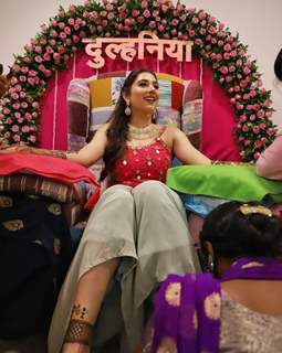 Inside pics: Disha Parmar Mehendi ceremony