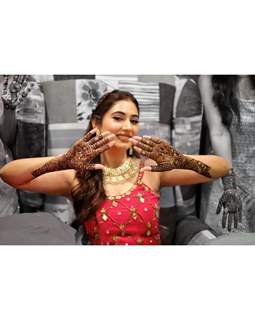 Inside pics: Disha Parmar Mehendi ceremony