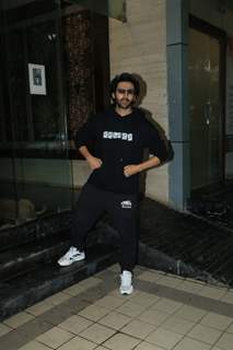 Kartik Aaryan snapped at Rohit Dhawan's office in Juhu