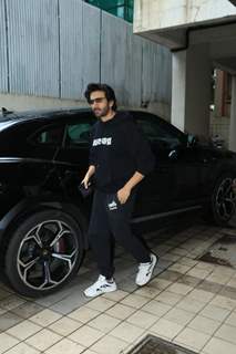 Kartik Aaryan snapped at Rohit Dhawan's office in Juhu