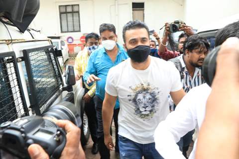 Just In: Raj Kundra snapped at Byculla Police Station...