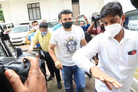 Just In: Raj Kundra snapped at Byculla Police Station...