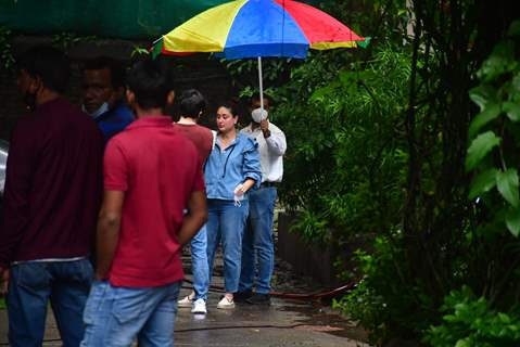 Kareena Kapoor Khan snapped at Mehboob studio