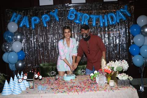 Kriti Sanon celebrates her birthday with Mimi director Laxman Utekar