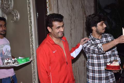 Sonu Nigam snapped celebrating his birthday