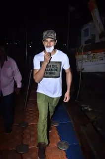 Sidharth Malhotra snapped at Versova Jetty