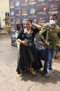 Bharti Singh snapped on the sets of Dance Deewane