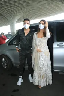 Akshay Kumar and Vaani Kapoor snapped at airport leaving for Delhi