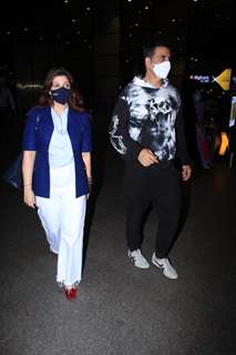 Twinkle Khanna, Akshay Kumar snapped returning from Delhi