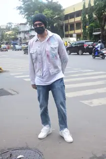 Kartik Aaryan snapped at Bastian, Bandra