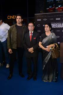 Sidharth Malhotra with Vikram Batra's parents at the screening of Shershaah in Delhi