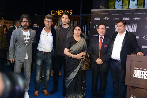 Sidharth Malhotra with Vikram Batra's parents at the screening of Shershaah in Delhi