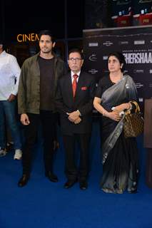 Sidharth Malhotra with Vikram Batra's parents at the screening of Shershaah in Delhi