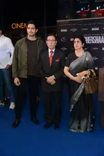 Sidharth Malhotra with Vikram Batra's parents at the screening of Shershaah in Delhi