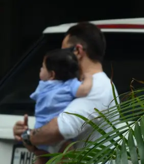 Just In: Kareena Kapoor and Saif Ali Khan snapped with their second son 'Jeh'