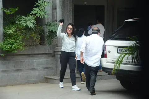 Just In: Kareena Kapoor and Saif Ali Khan snapped with their second son 'Jeh'