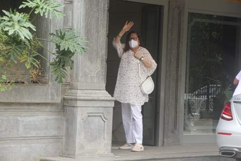 Babita Kapoor snapped at Randhir Kapoor's house in Bandra