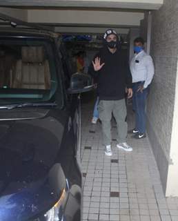 Ranbir Kapoor snapped at a dubbing studio in Khar