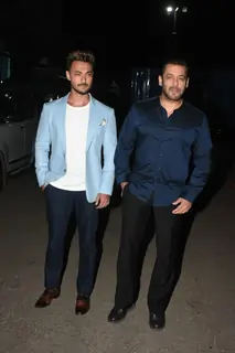 Salman Khan, Aayush Sharma and Mahima Makwana on the sets of The Big Picture 