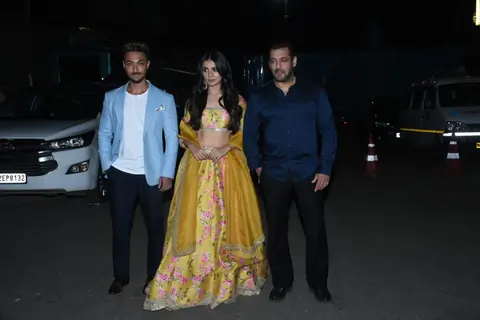 Salman Khan, Aayush Sharma and Mahima Makwana on the sets of The Big Picture 