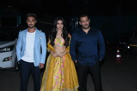 Salman Khan, Aayush Sharma and Mahima Makwana on the sets of The Big Picture 