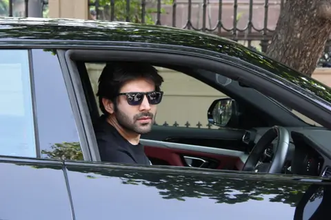 Kartik Aaryan spotted outside Taj Lands End in Bandra