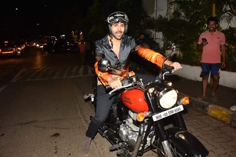 Kartik Aaryan at his 31st birthday bash 