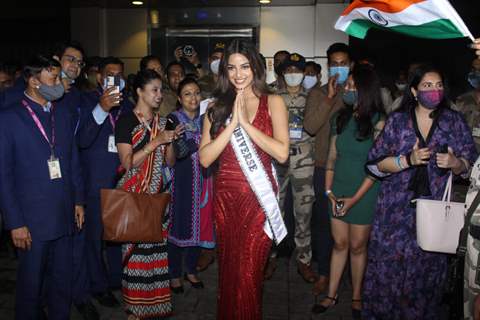 Miss Universe Harnaaz Sandhu at mumbai airport 