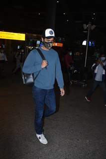 Vicky Kaushal spotted at airport arrival 
