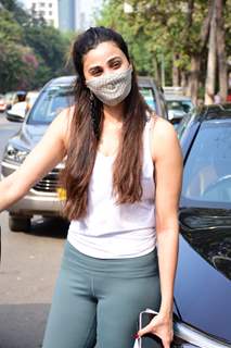 Daisy Shah spotted at foodhall
