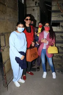 Sushmita Sen With Family Snapped in Bandra