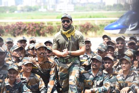 Vijay Deverakonda grand entry in a chopper