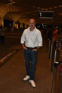 Anupam kher and Deepika Padukone spotted at the airport 