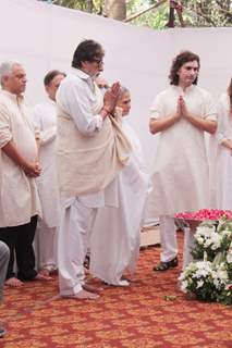 Amitabh Bachchan with Jaya Bachchan at  Shiv Kumar Sharma last rites