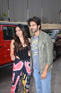 Kartik Aaryan and Kiara Advani spotted at the screening of their upcoming film Bhool Bhulaiyaa 2