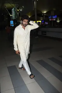 Ranveer Singh and Kartik Aaryan spotted arriving at the airport 