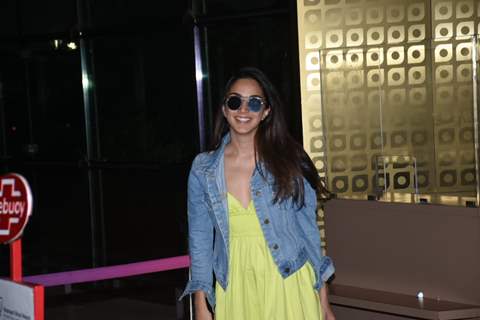 Kiara Advani Spotted at Mumbai airport 