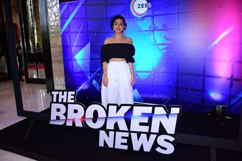 Sanjeeta Bhattacharya poses for trailer launch of The Broken News at Taj Santacruz