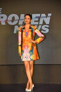 Shriya Pilgaonkar poses for trailer launch of The Broken News at Taj Santacruz