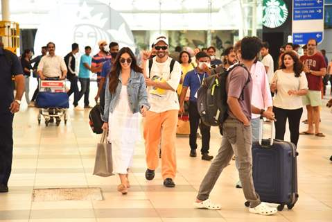 Varun Dhawan and Kiara Advani spotted at Mumbai airport 