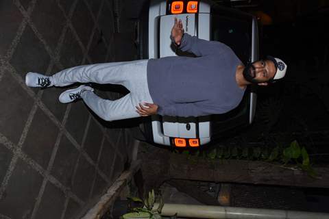 Vicky kaushal snapped in the city 