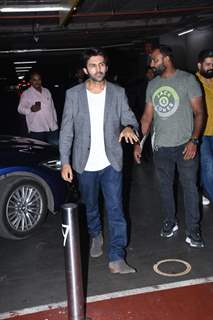 Kartik Aaryan spotted at mumbai airport