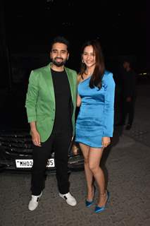 Rakul Preet Singh poses with boyfriend Jackky Bhagnani at Bhool Bhulaiyaa 2 success party  