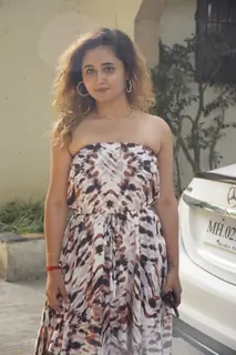 Rashami Desai snapped at Juhu