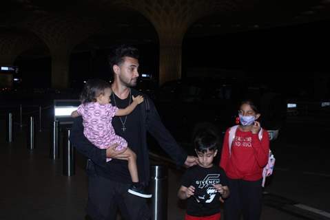 Aayush Sharma and his kids spotted at the airport