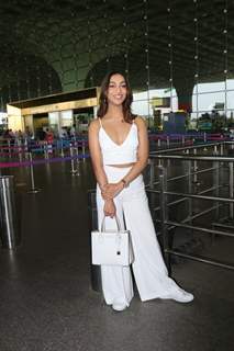 Amreen qureshi spotted at Mumbai airport