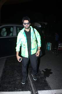 Manish Paul spotted at Mumbai airport