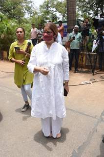 Rekha Bhardwaj at KK's funeral