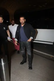 Salman Khan spotted at Mumbai airport 