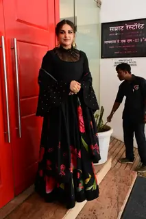 Himanshi Khurana spotted at Khar 